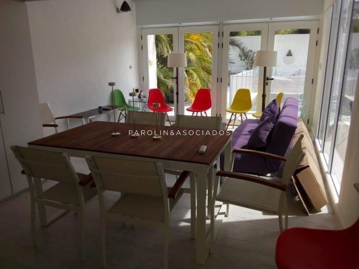 Casa en venta de 4 dormitorios frente al mar en Península, Punta del Este.