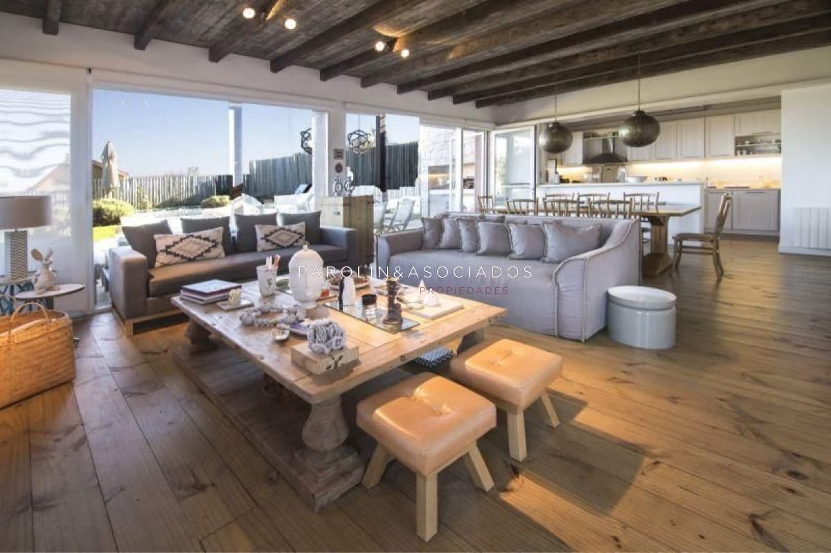 Casa de 3 dormitorios en venta en Manantiales, Punta del Este.