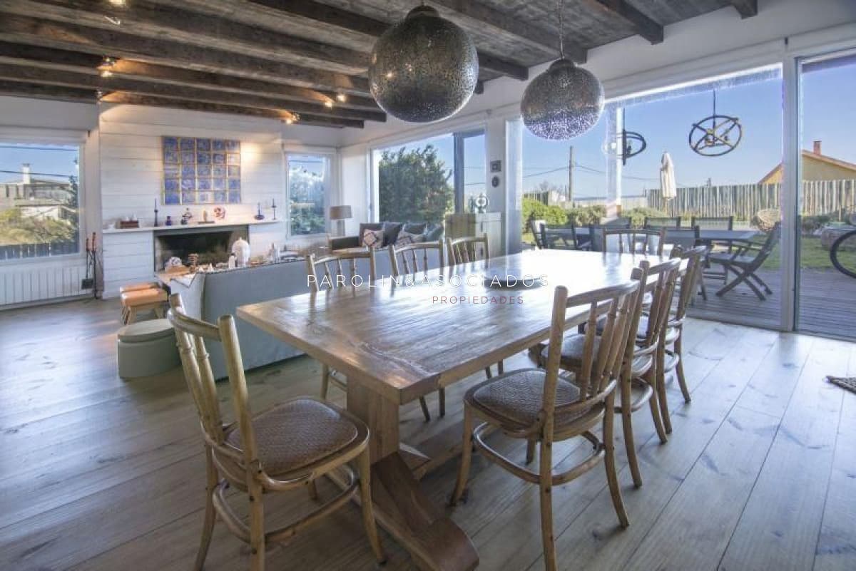 Casa de 3 dormitorios en venta en Manantiales, Punta del Este.