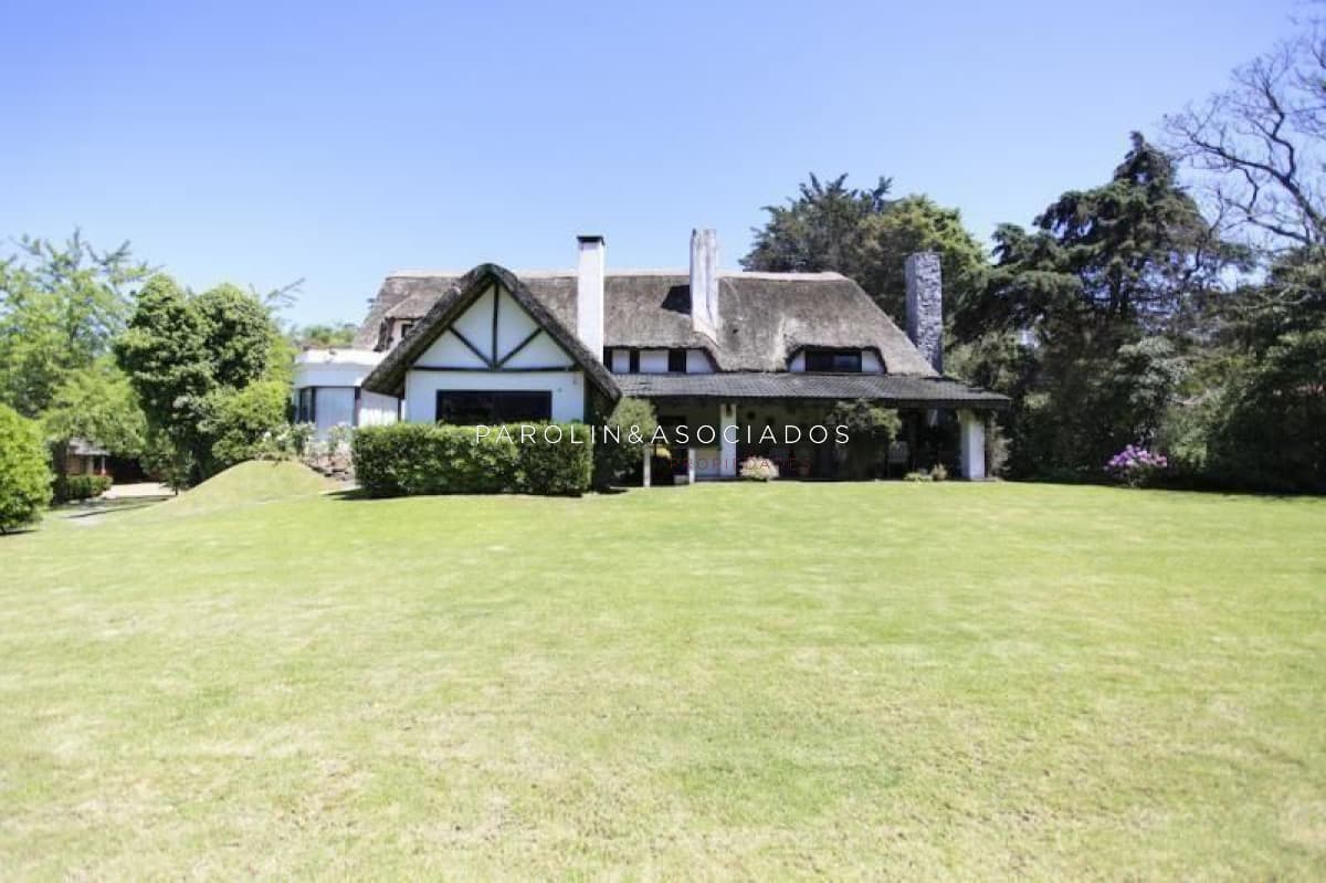 Casa en venta de 4 dormitorios en el Golf, Punta del Este.