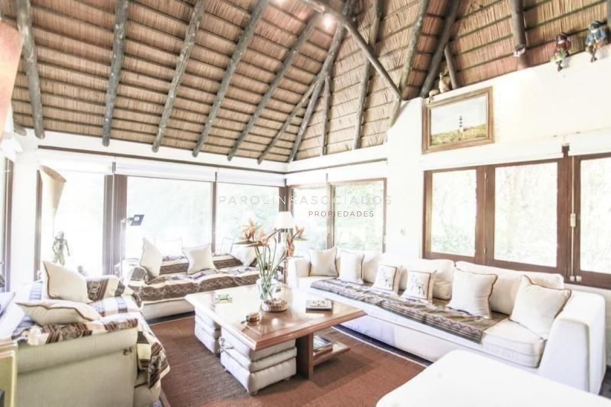 Casa en venta de 4 dormitorios en el Golf, Punta del Este.