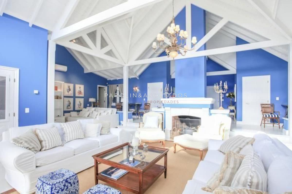 Casa en venta de 4 dormitorios en Beverly Hills, Punta del Este.