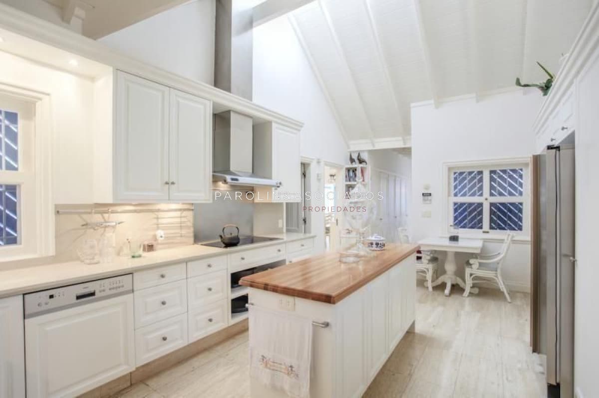 Casa en venta de 4 dormitorios en Beverly Hills, Punta del Este.