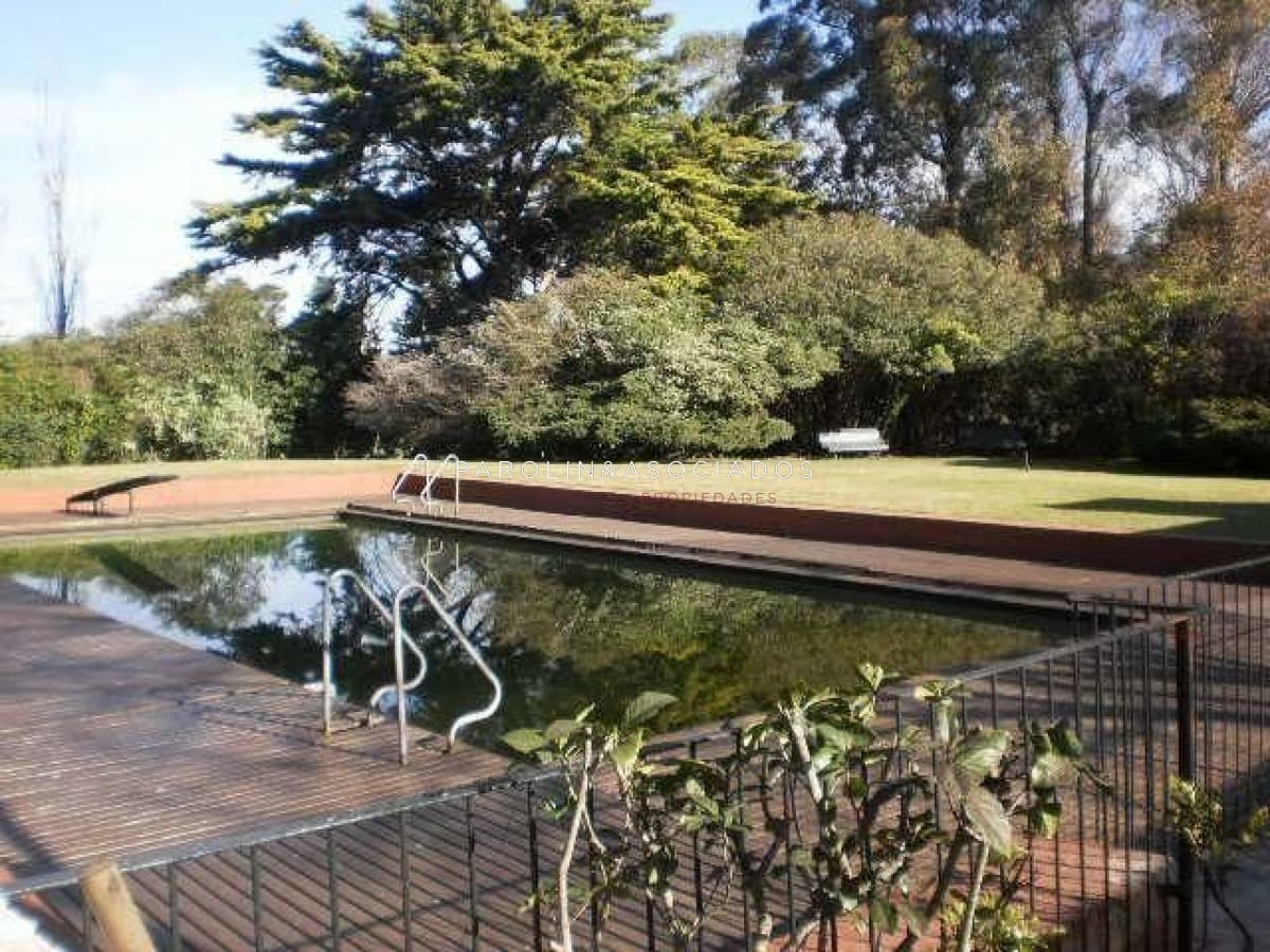 Casa de 6 dormitorios en venta en Punta Ballena, Punta del Este.