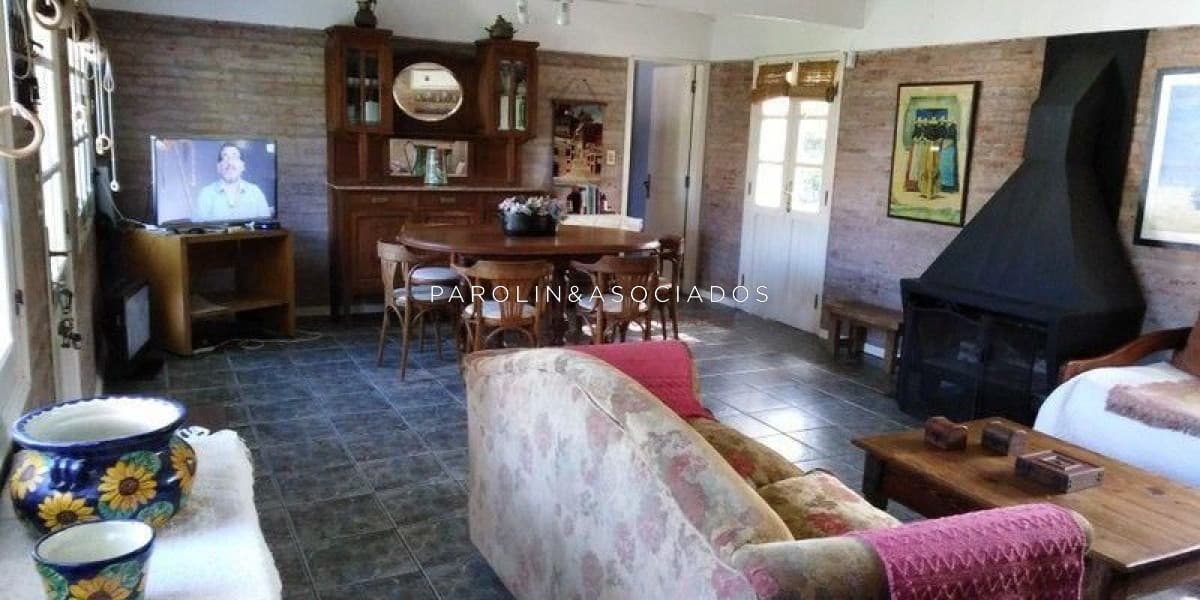 Hermosa casa en venta de 2 dormitorios en Brava, Punta del Este.