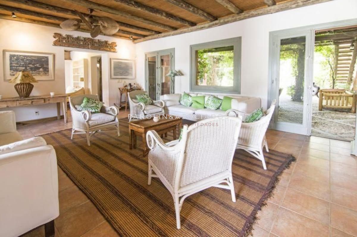 CASA DE  9 DORMITORIOS EN LA BARRA, PUNTA DEL ESTE