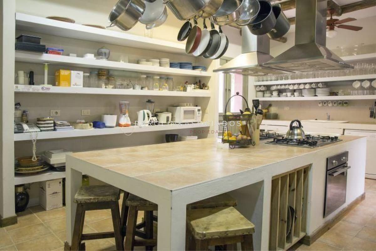 CASA DE  9 DORMITORIOS EN LA BARRA, PUNTA DEL ESTE