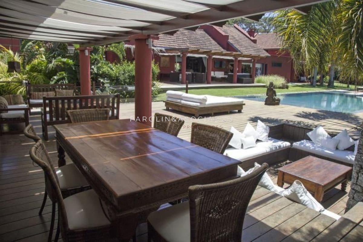 Casa en venta de 4 dormitorios en Punta del Este.