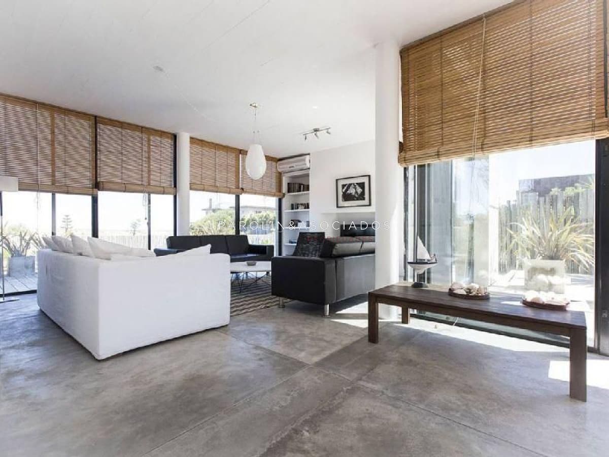 Hermosa casa en venta de 2 habitaciones en Manantiales, Punta del Este.