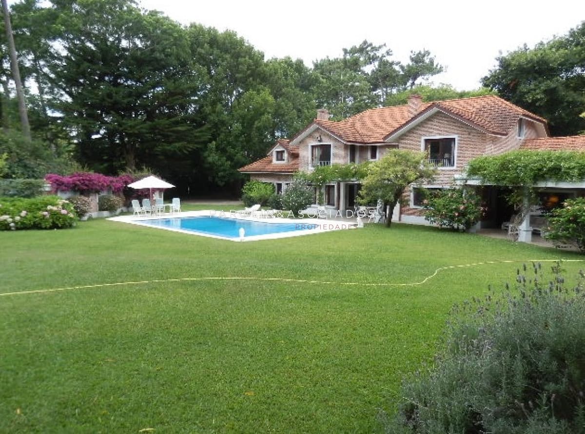 Hermosa casa en venta en Rincón del Indio, Punta del Este.