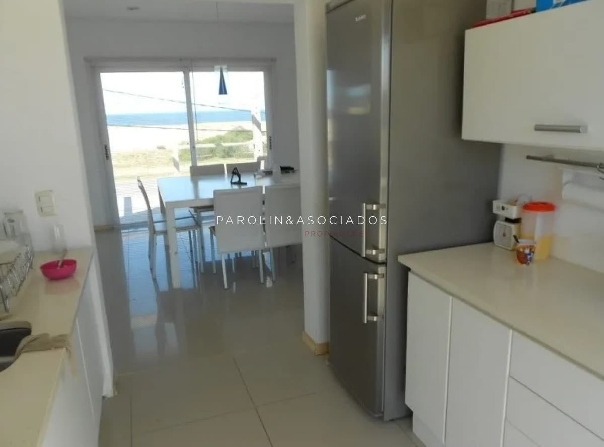 Casa en venta de 3 dormitorio con vista al mar en Manantiales, Punta del Este.
