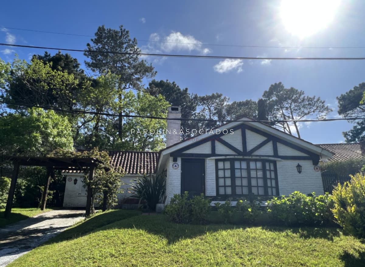 Casa en venta de 4 Dormitorios ubicada en Pinares, Punta del Este