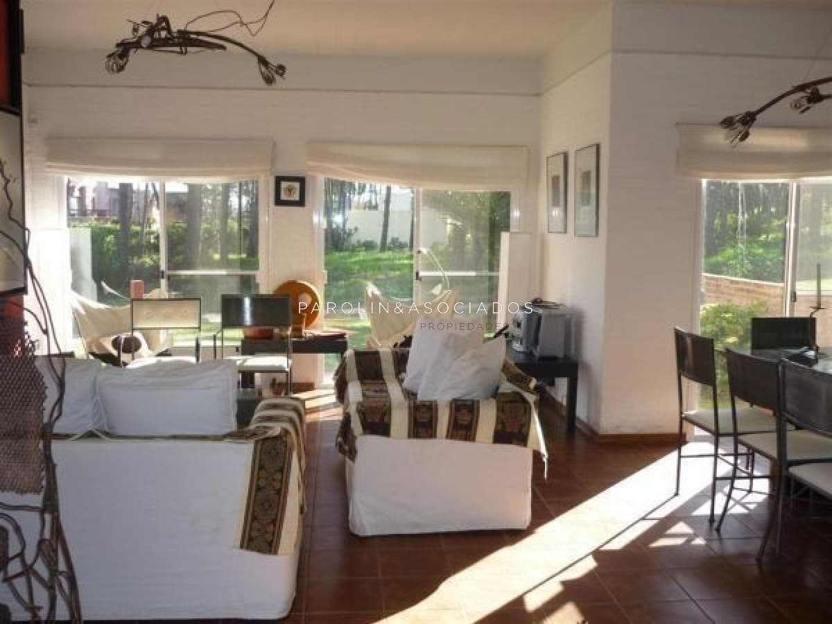 Casa en venta de 4 dormitorios en Montoya, Punta del Este.