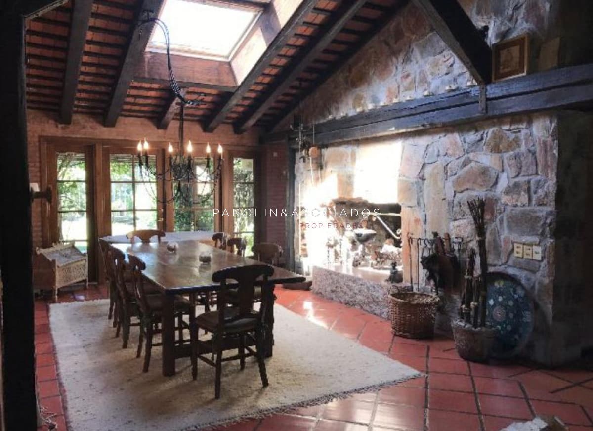 Casa de 3 dormitorios en venta en La Barra, Punta del Este.