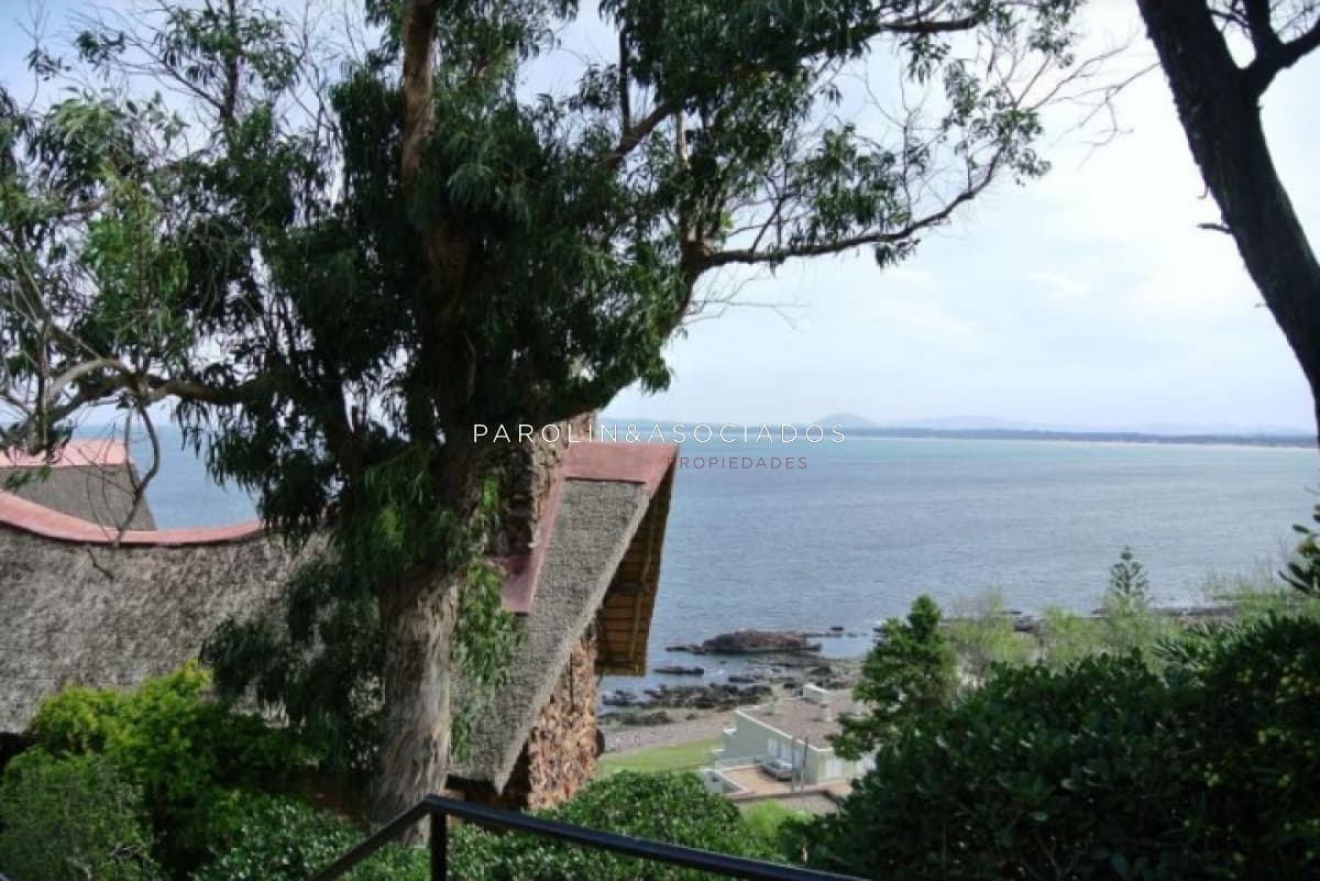 Venta de hermosa casa en punta ballena con la mejor vista