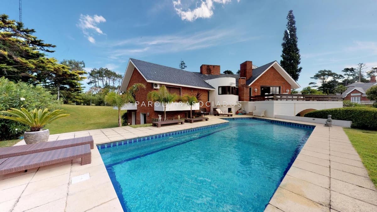 Casa en venta de 6 dormitorios en el Golf, Punta del Este.