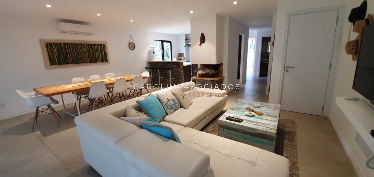 Hermosa Casa en Venta de 4 Dormitorios en Solanas Vacation Club, Punta Ballena