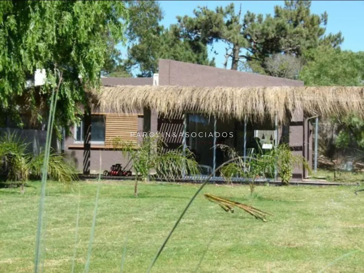 Casa en Venta de 3 Dormitorios en La Barra, Punta del Este