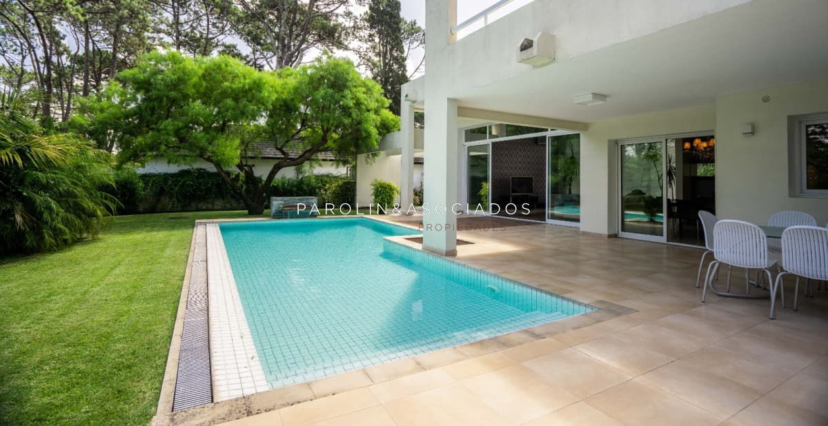Casa en venta 4 dormitorios en Boulevard Park, Punta del Este.