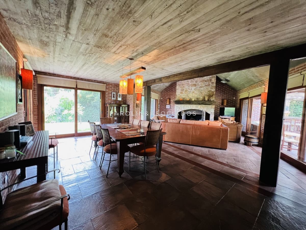 Casa en venta de 4 dormitorios en Country, Punta del Este.