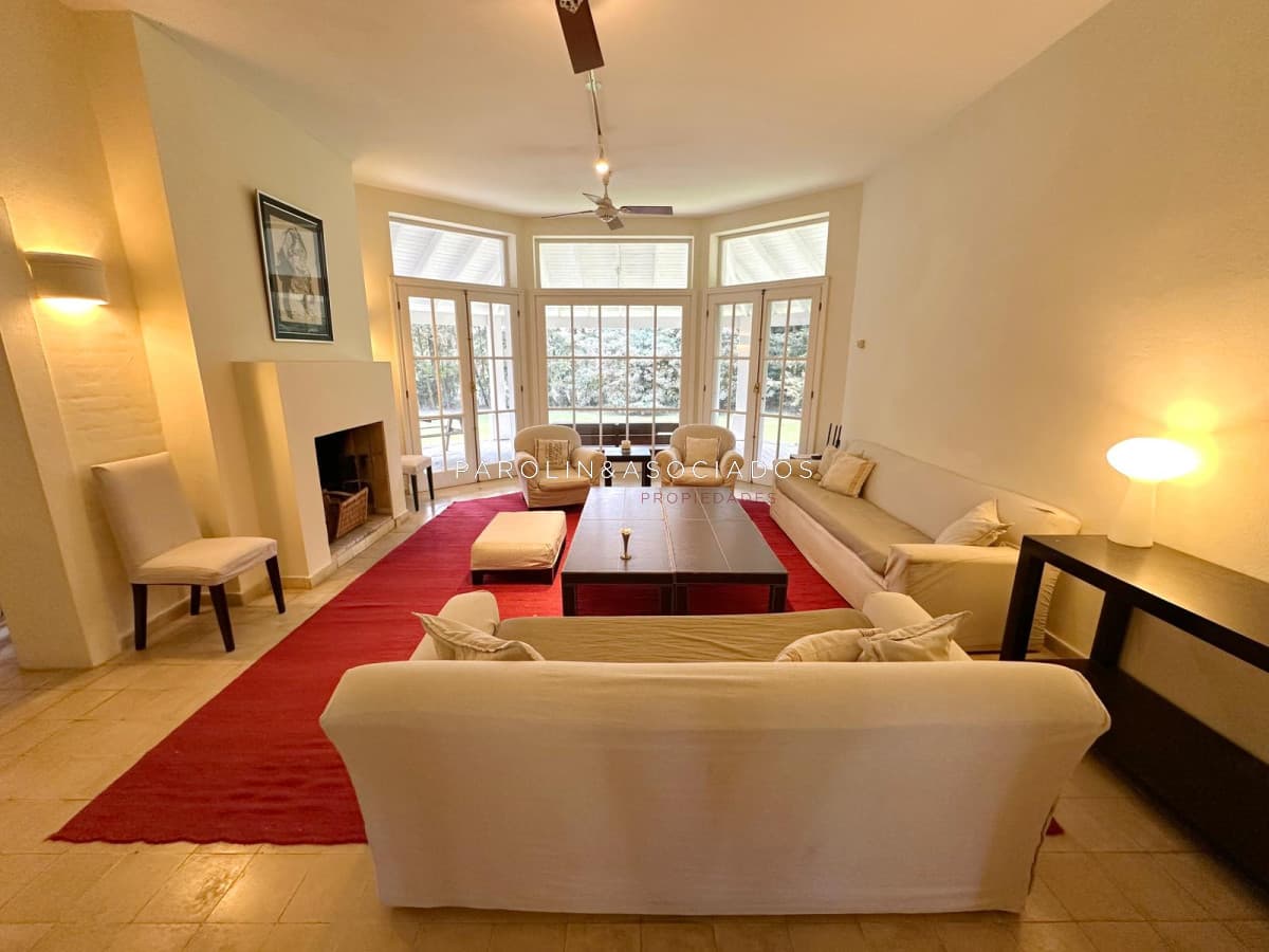 Excelente Casa de 5 Suites en Laguna Blanca