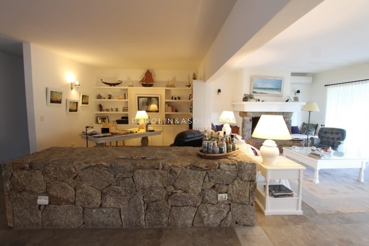 Casa en venta de 2 dormitorios en La Arbolada, Punta del Este.