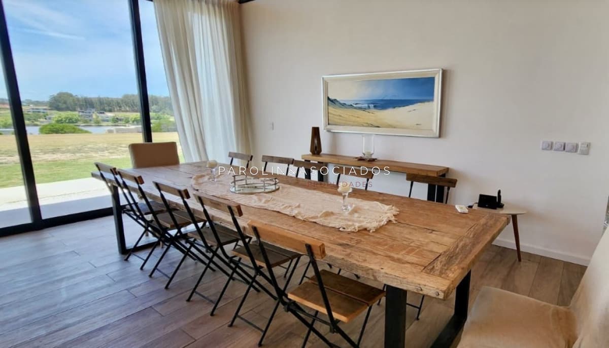 Casa en Venta de 4 Dormitorios en Pueblo Mio, Manantiales