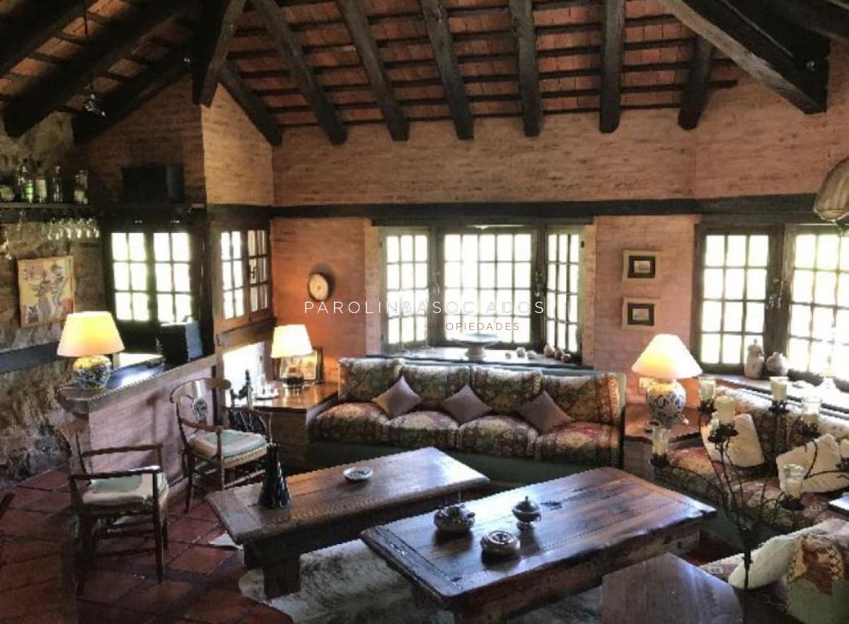 Casa de 3 dormitorios en venta en La Barra, Punta del Este.