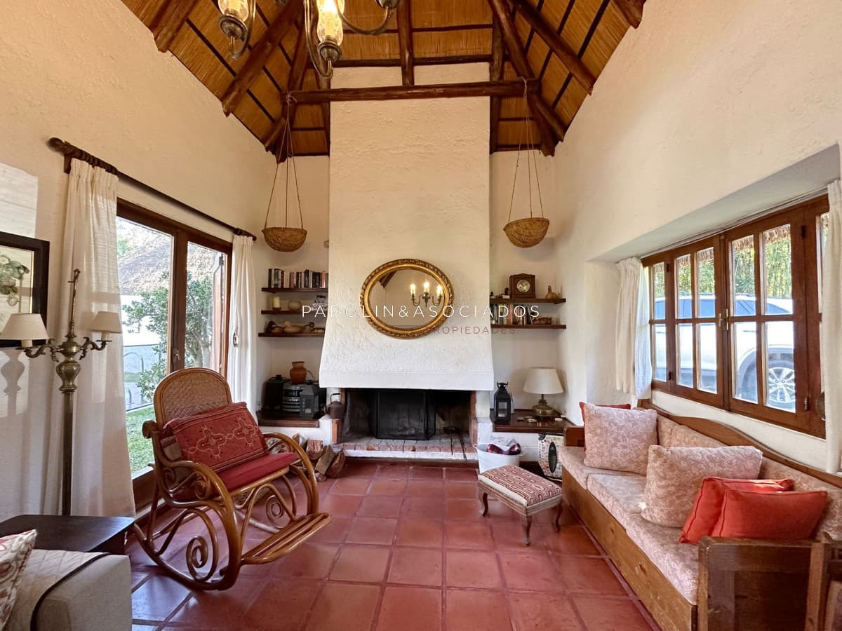 Casa de 5 dormitorios en venta en Pinares, Punta del Este.