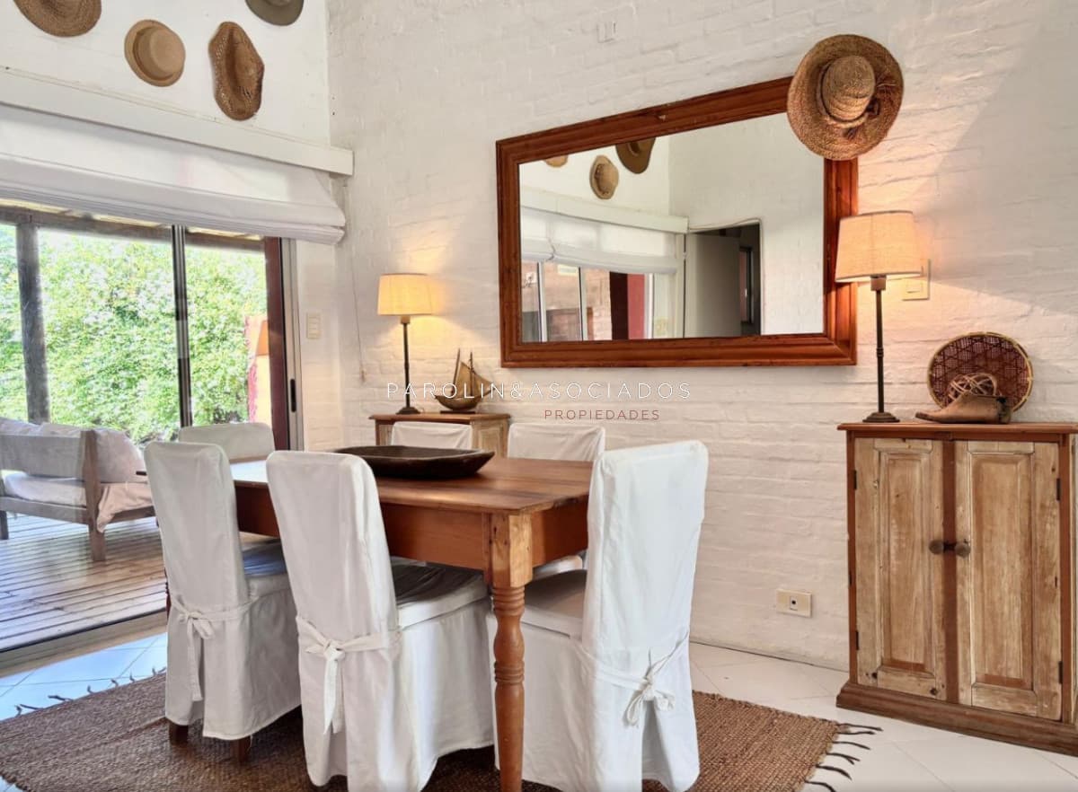 Casa en Venta de 3 Dormitorios en La Barra, Montoya