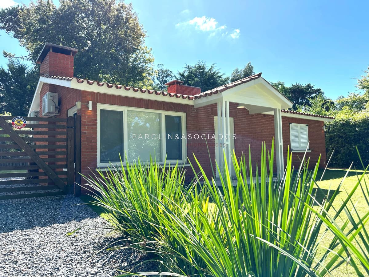 Hermosa casa de 2 dormitorios en venta. San Rafael, Punta del Este