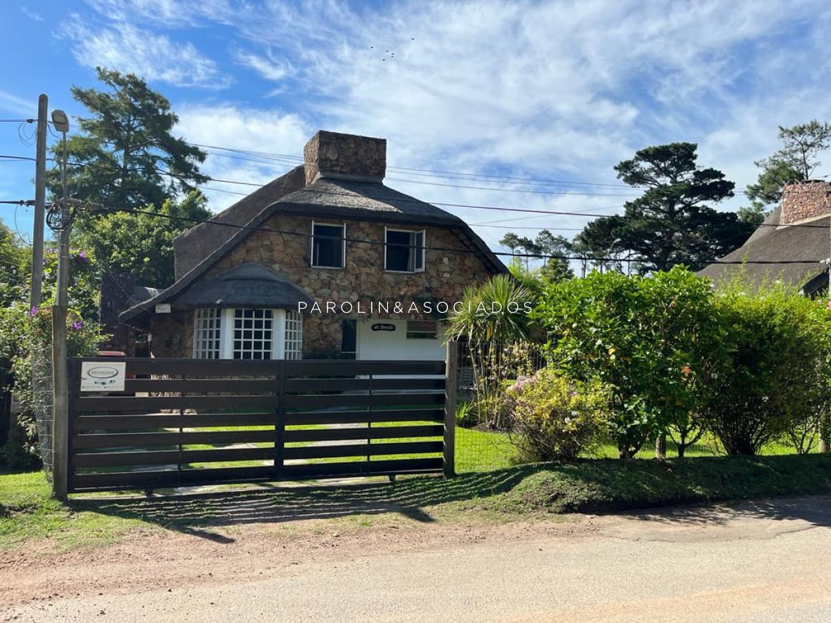 Casa en venta de 3 dormitorios en Pinares, Punta del Este.