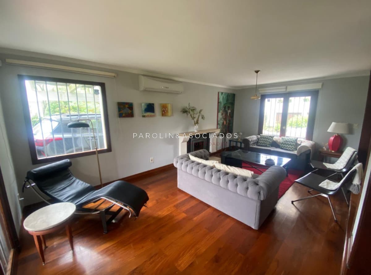 Casa de 4 dormitorios en alquiler temporario en Pinares, Punta del Este.