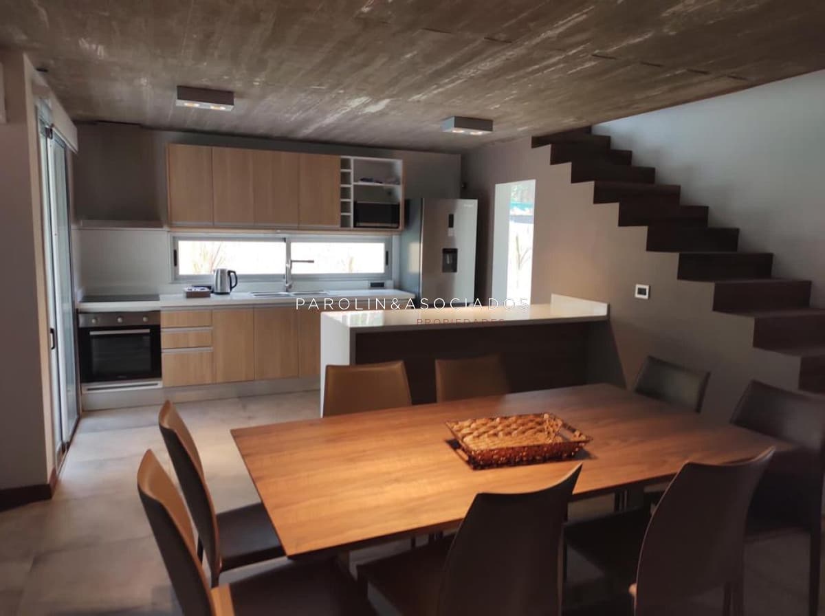 Casa en venta de 4 dormitorios en barrio privado Solanas, Punta del Este.