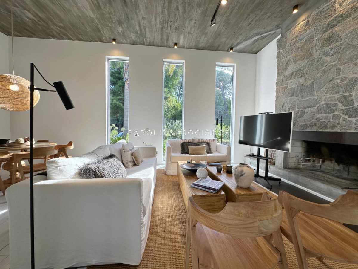 Casa de 4 Dormitorios en venta en San Rafael, Punta del Este.