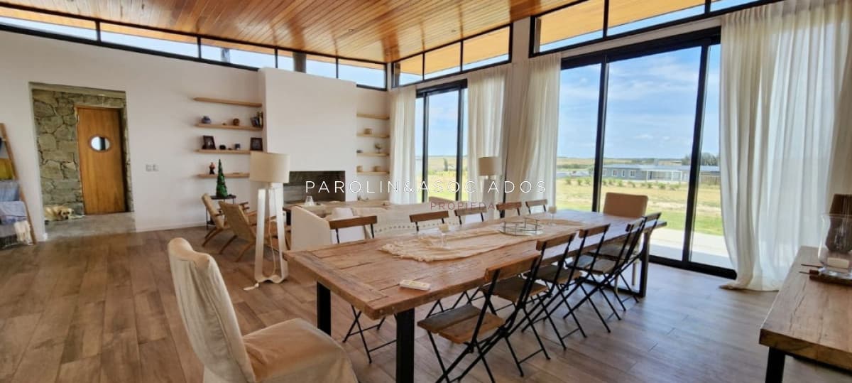 Casa en Venta de 4 Dormitorios en Pueblo Mio, Manantiales