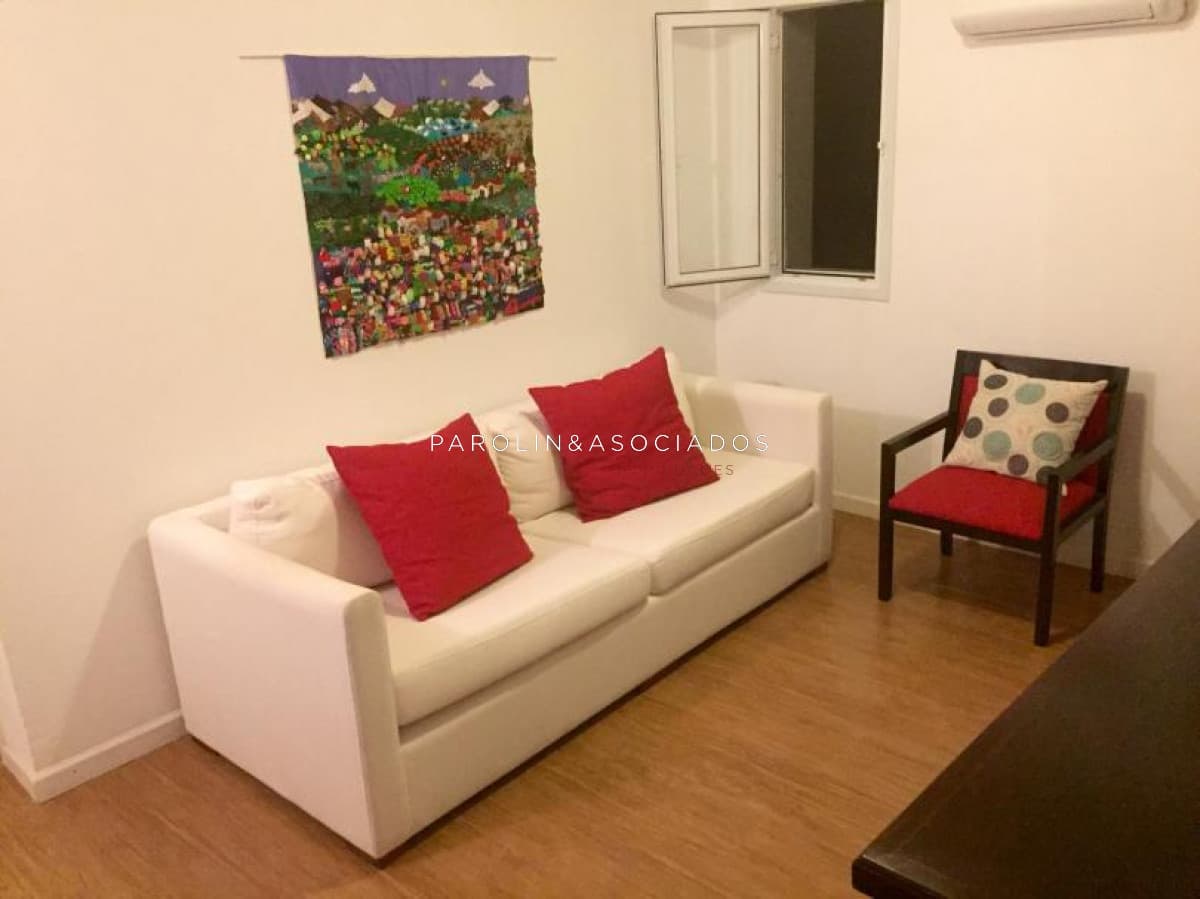 Casa en venta de 4 dormitorios a pasos de la playa Mansa, Punta del Este.