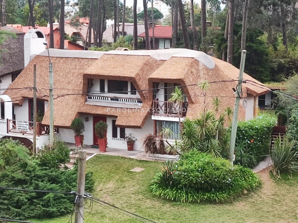 Casa de 3 dormitorios en venta en Pinares, Punta del Este.