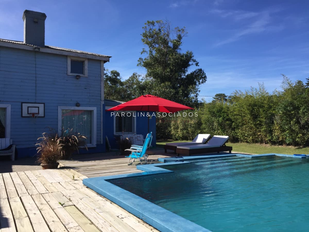 Casa en venta de 3 dormitorios en La Barra, Punta del Este.