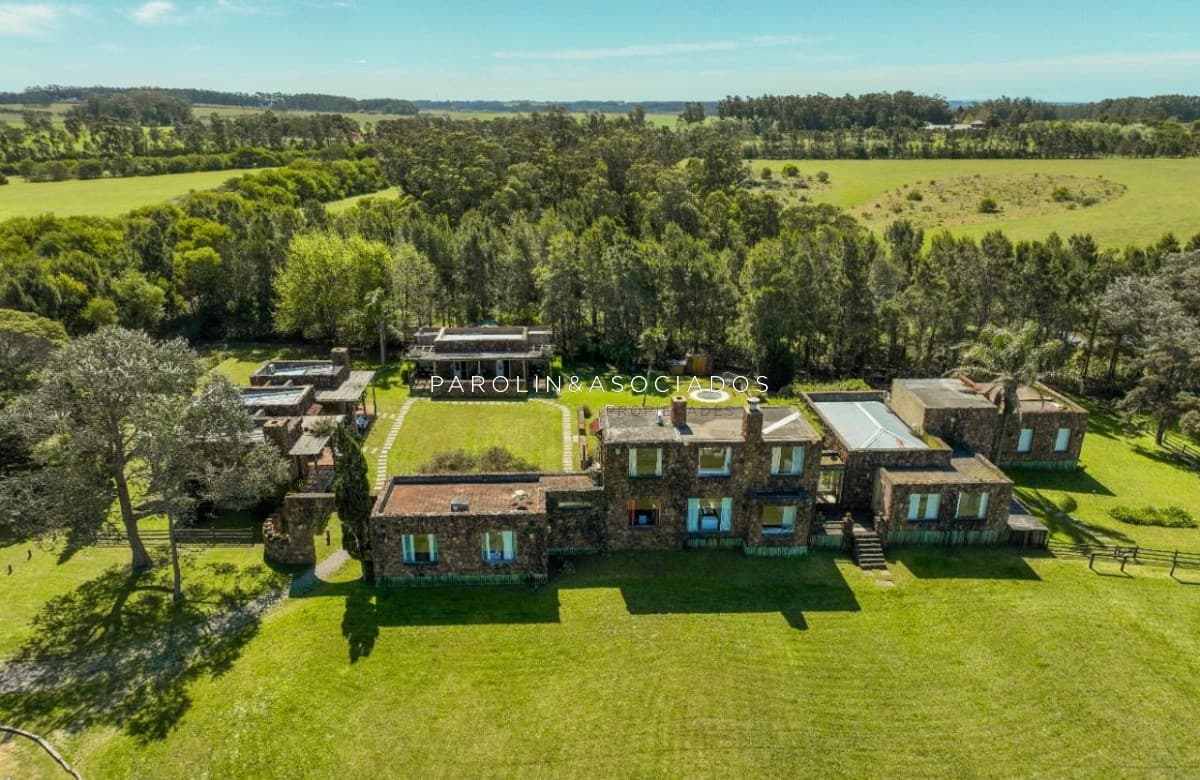 Chacra en Venta de 8 Dormitorios en Camino Medellin, Punta del Este