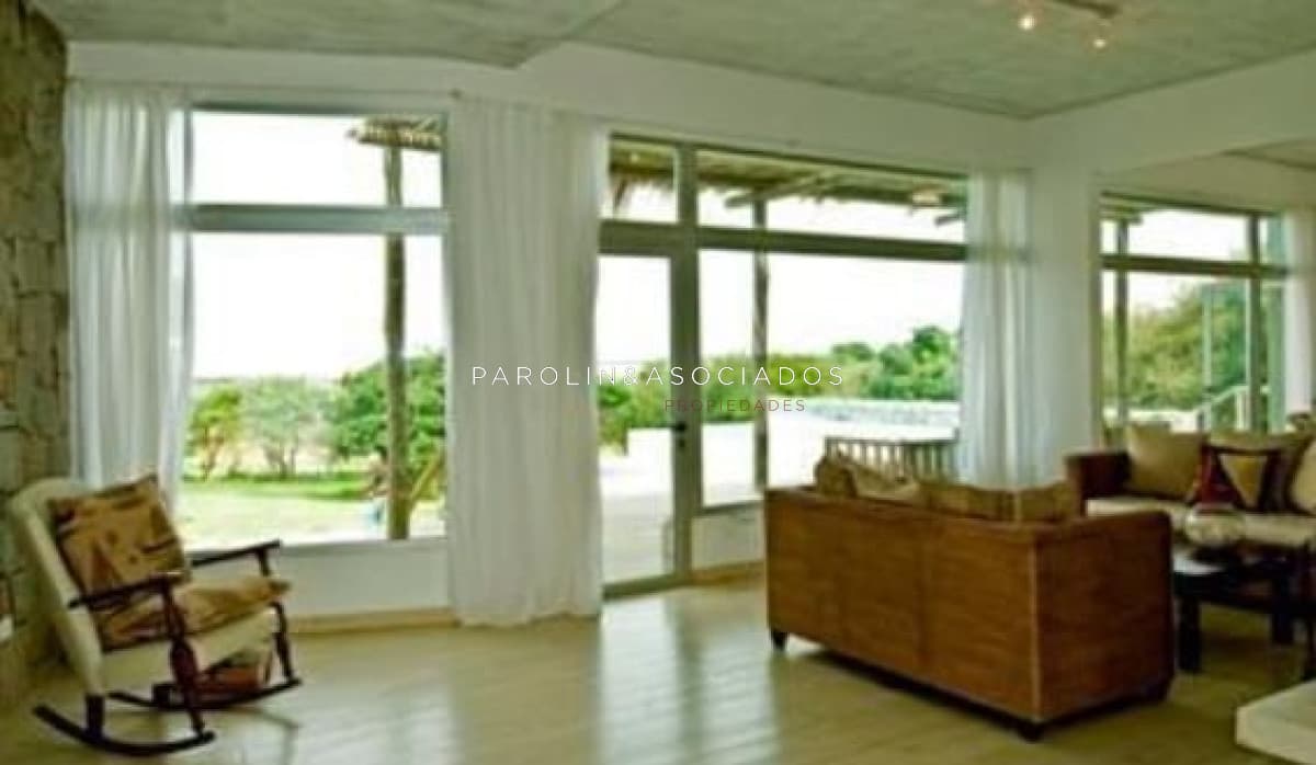 CHACRA EN VENTA DE 4 DORMITORIOS EN JOSE IGNACIO