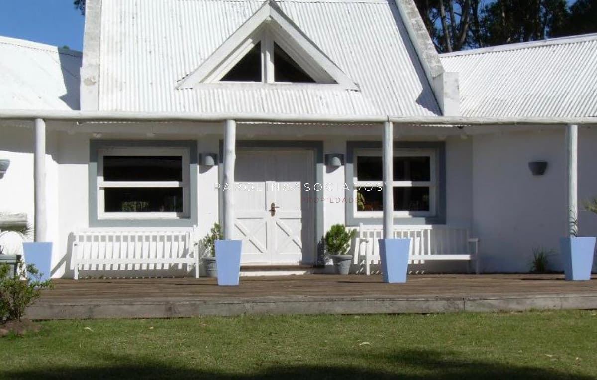 CHACRA EN VENTA DE 3 DORMITORIOS EN LA BARRA , PUNTA DEL ESTE