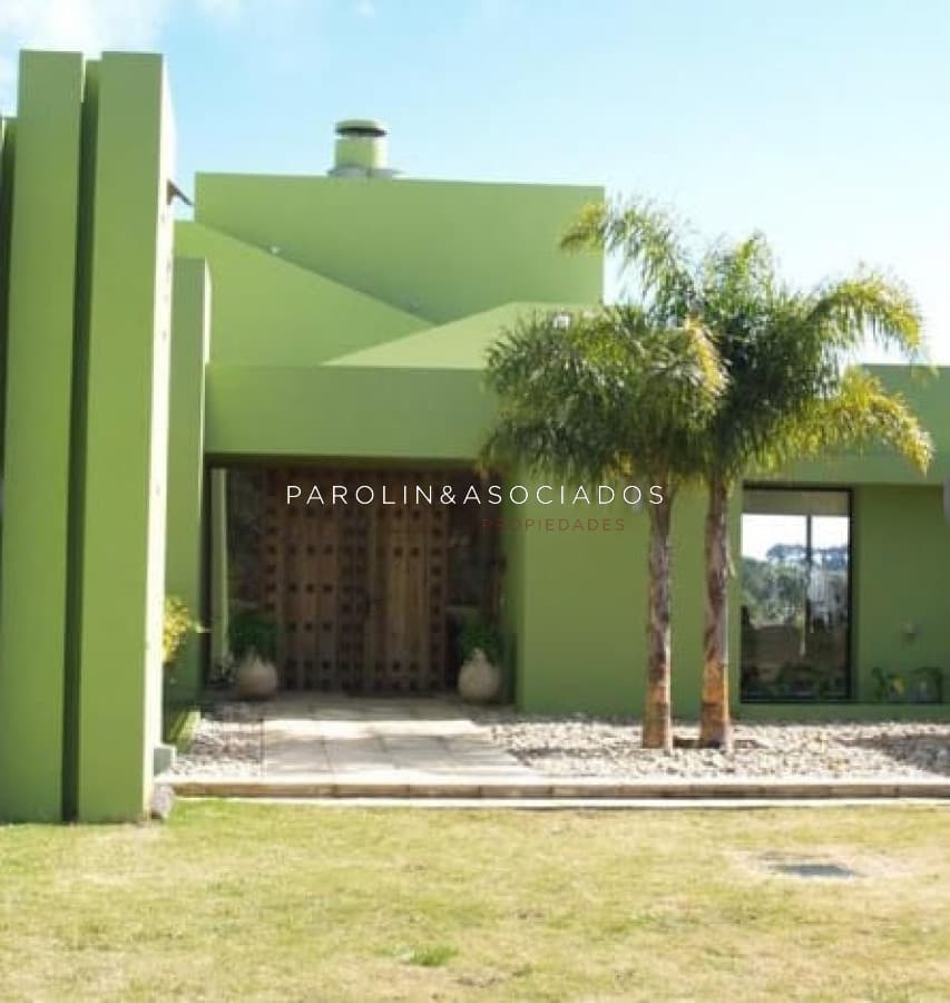 CHACRA EN VENTA DE 5 DORMITORIOS EN LA BARRA