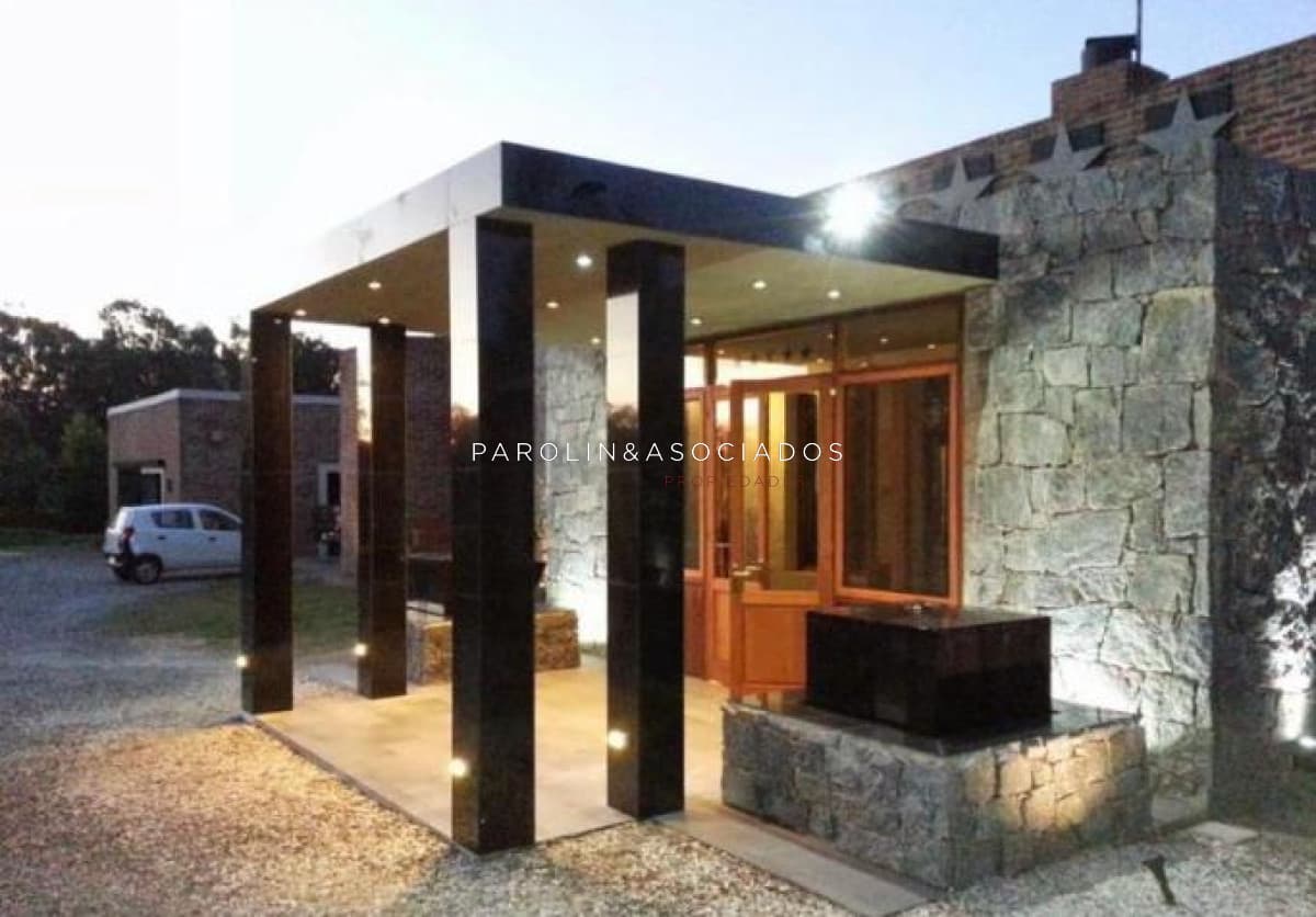 CHACRA EN VENTA DE 4 DORMITORIOS EN LA BARRA , PUNTA DEL ESTE