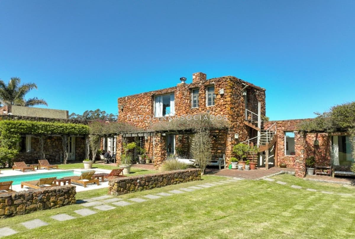 Chacra en Venta de 8 Dormitorios en Camino Medellin, Punta del Este