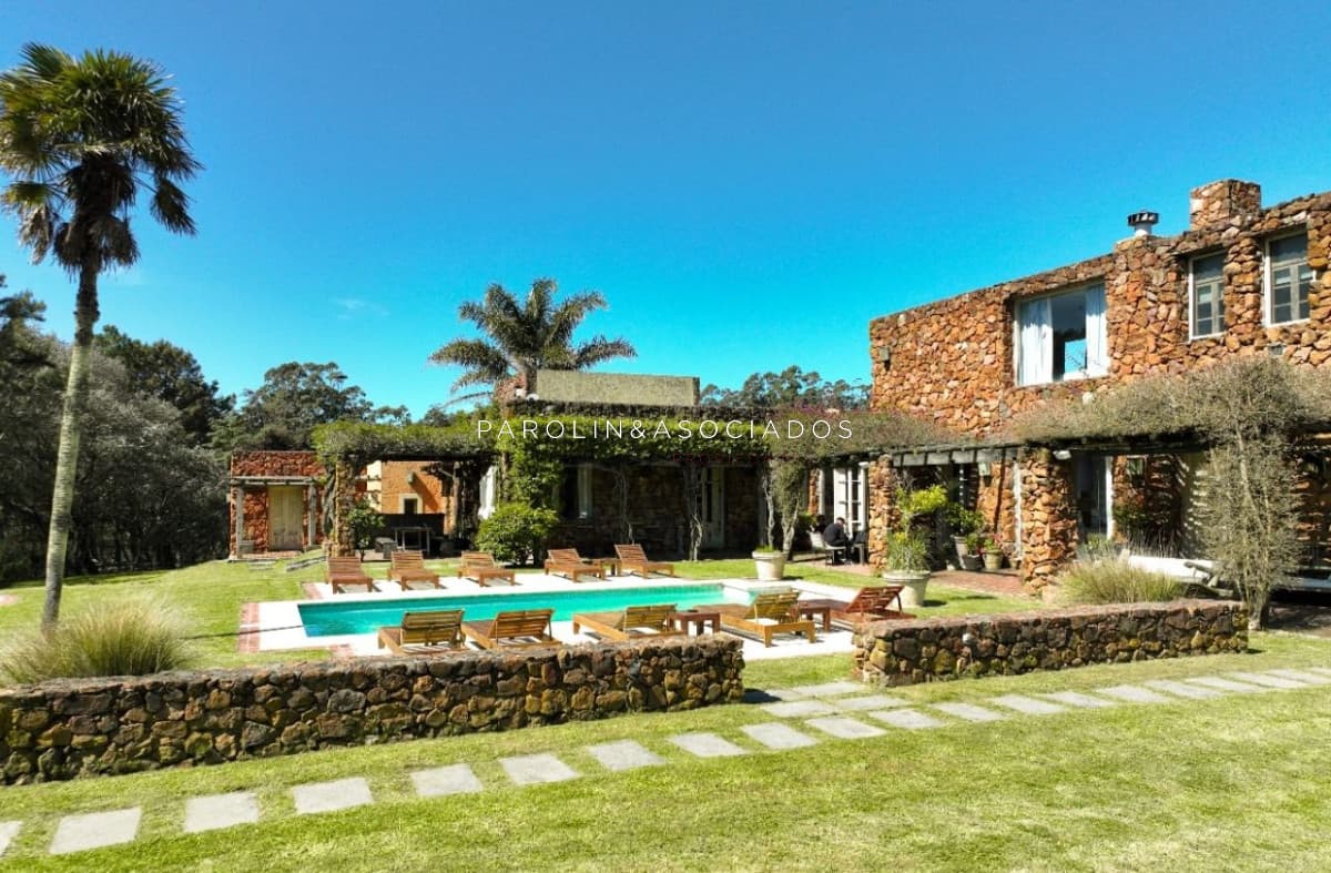 Chacra en Venta de 8 Dormitorios en Camino Medellin, Punta del Este