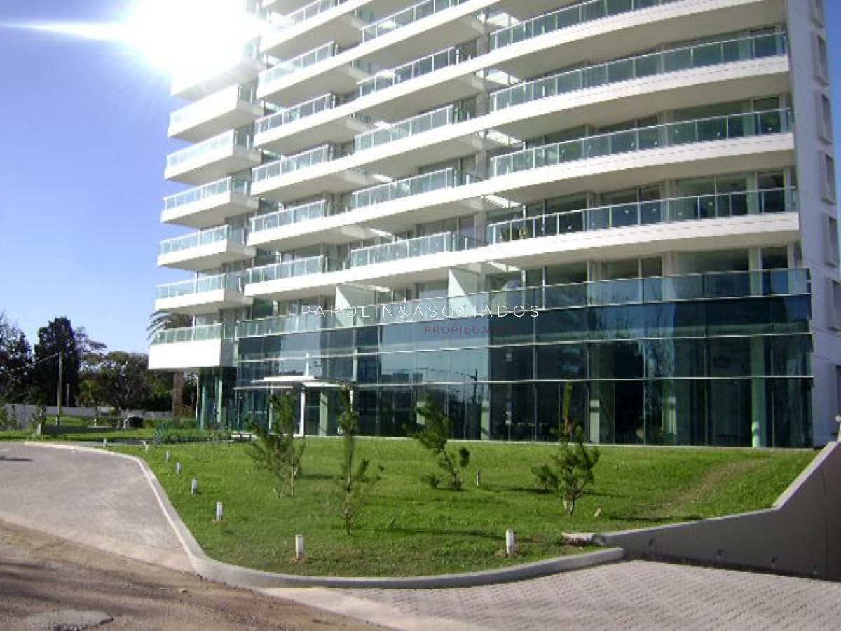Apartamento en venta con todos los servicios en Punta del Este.