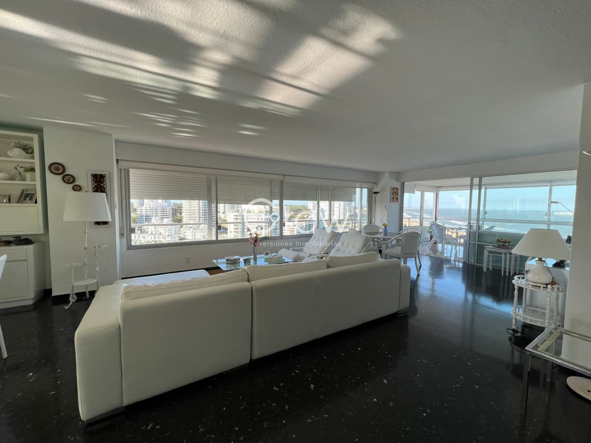 Departamento 3 Dormitorios en Edificio Pez Espada, Punta del Este