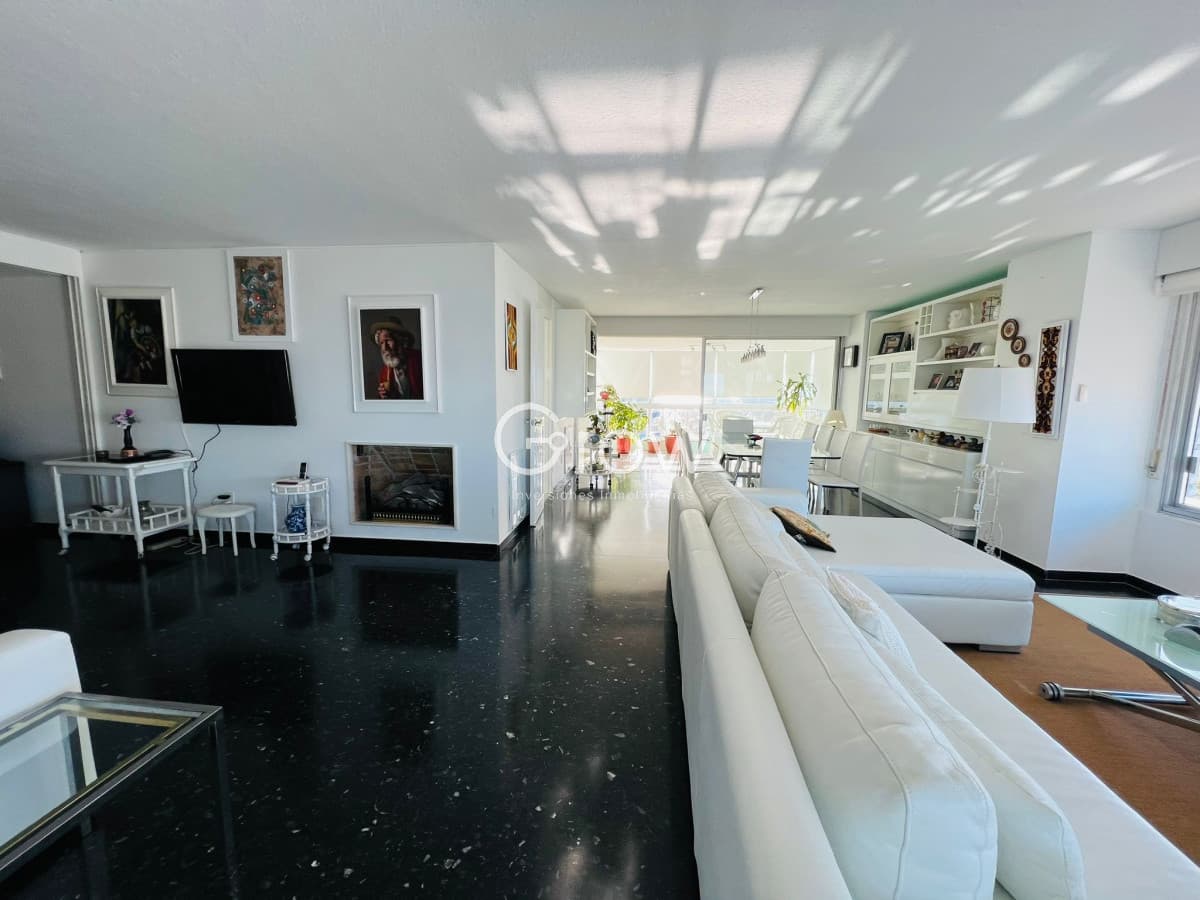 Departamento 3 Dormitorios en Edificio Pez Espada, Punta del Este