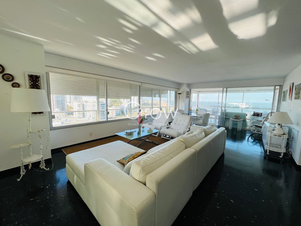 Departamento 3 Dormitorios en Edificio Pez Espada, Punta del Este